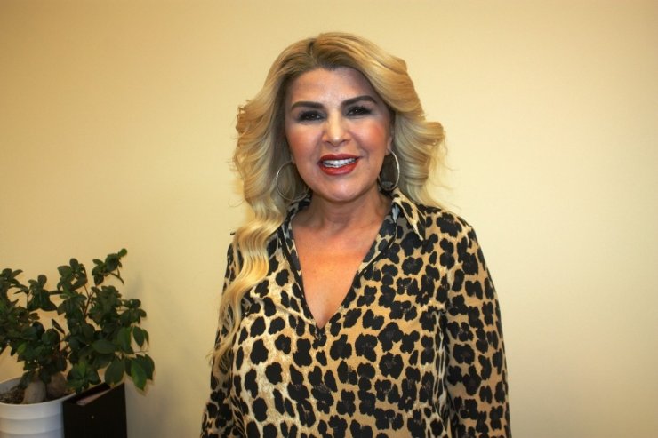 Ünlü astrolog Nuray Sayarı Diyarbakırlı sevenleriyle bir araya geldi