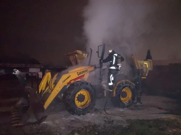Bursa'da park halindeki iş makinası yandı