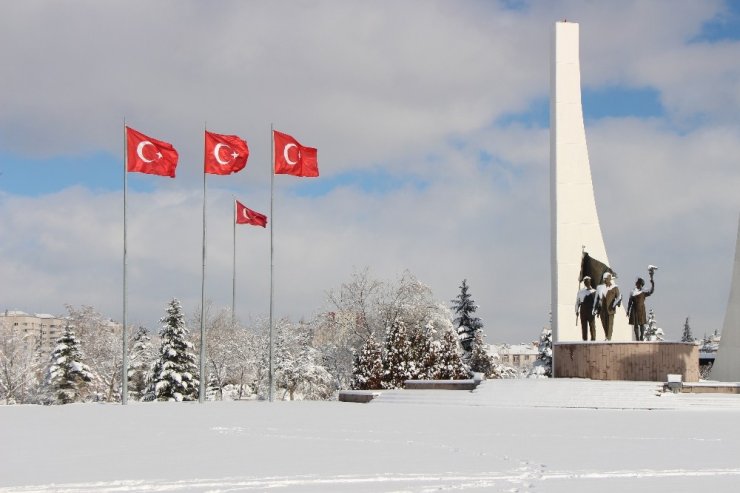 Eskişehir’de seyirlik kar manzaraları