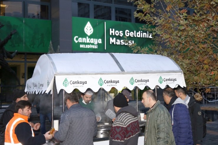 Çankaya Belediyesi vatandaşları çorbayla ısıtıyor