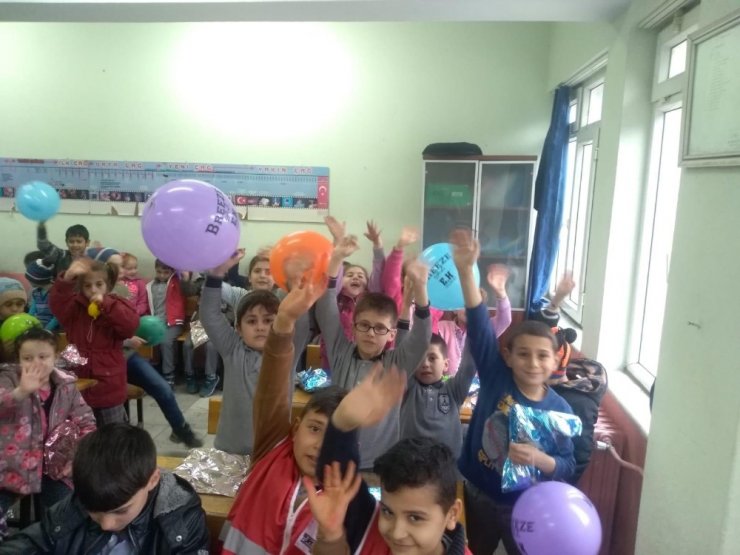 Kavaklı Anadolu Lisesi’nden ’Bir Çocuk Gülerse Dünya Güler’ projesi