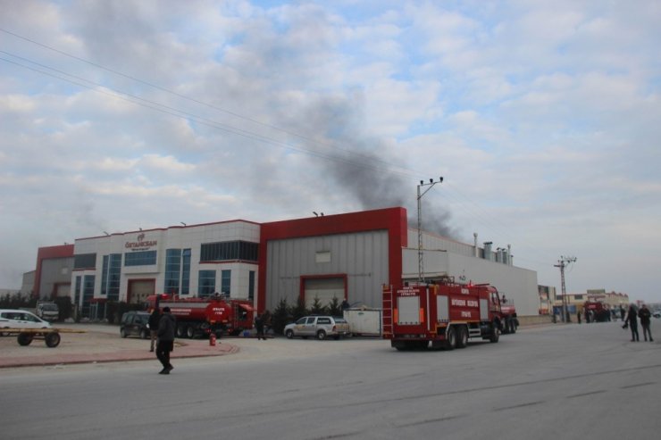 Akaryakıt tankı fabrikasında korkutan yangın