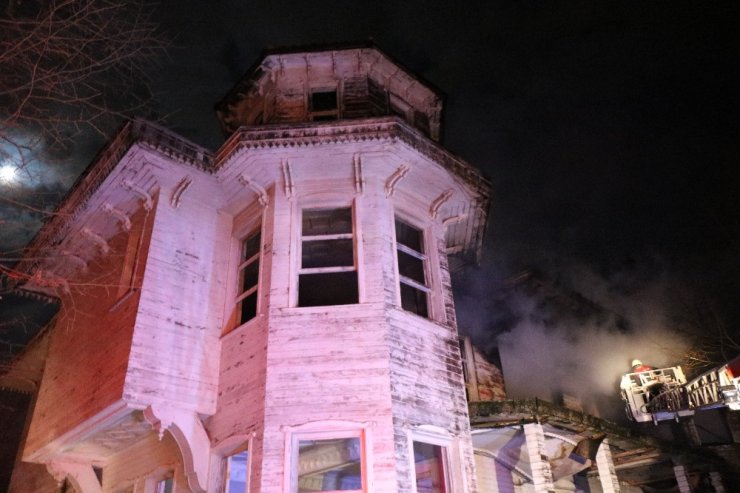 Beykoz’da film seti olarak kullanılan metruk bina yandı