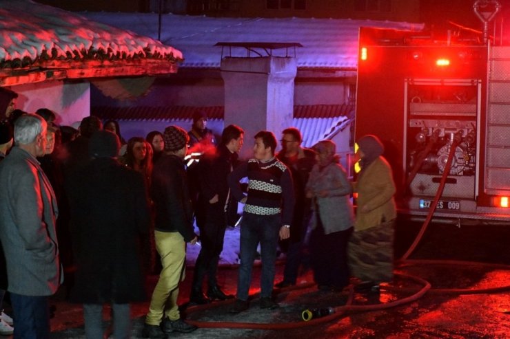 Tosya’da 10 kişinin yaşadığı evde yangın