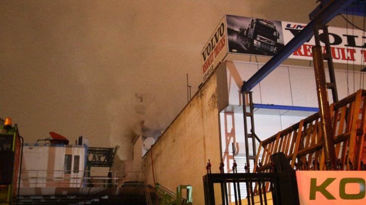 Ankara’da oto tamir dükkanında yangını