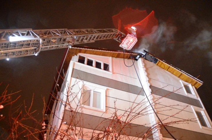 Kastamonu’da iki katlı evde çıkan yangın korkuttu