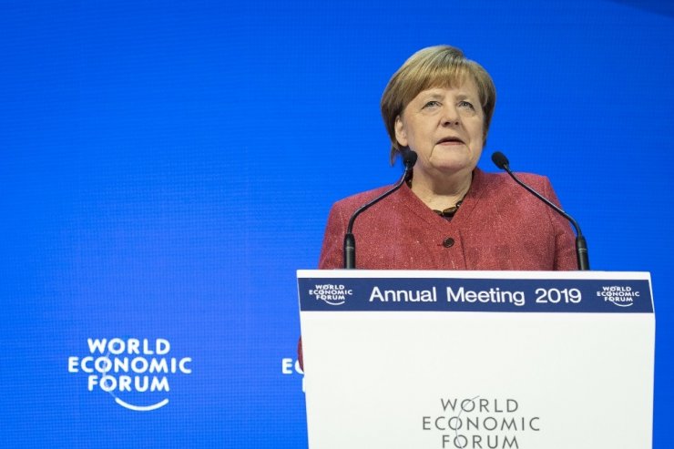 Merkel’den öz eleştiri: “AB birçok konuda fikir birliğine sahip değil”