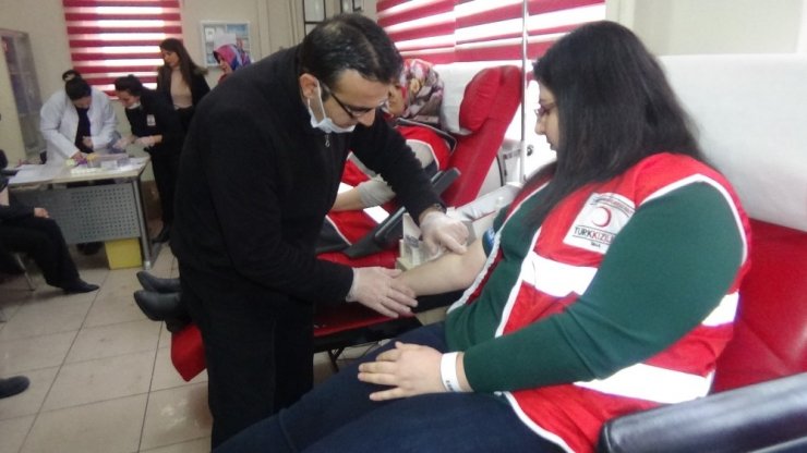 Muşlu kadınlardan kan bağışı kampanyasına destek