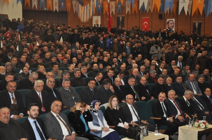 AK Parti belediye başkan adaylarıyla Karslıların karşısına çıktı