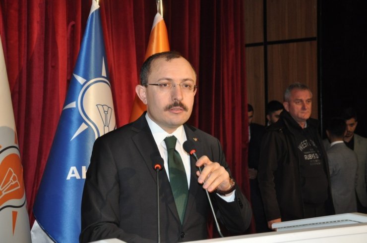 AK Parti belediye başkan adaylarıyla Karslıların karşısına çıktı