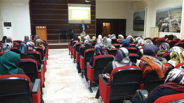 Erzincan’da “Temel Aile Bilinci Eğitimi” seminerleri düzenleniyor