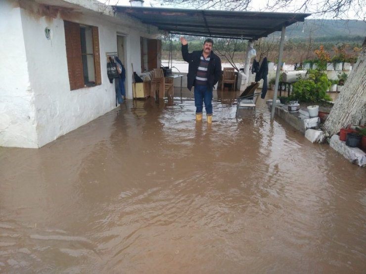 Milas’ta yağış hayatı olumsuz etkiledi