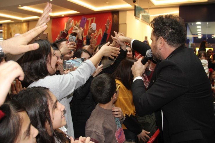 Bora Duran hayranlarıyla buluştu