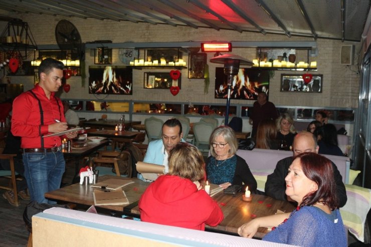 Eğlence mekanlarında oturacak yer kalmadı