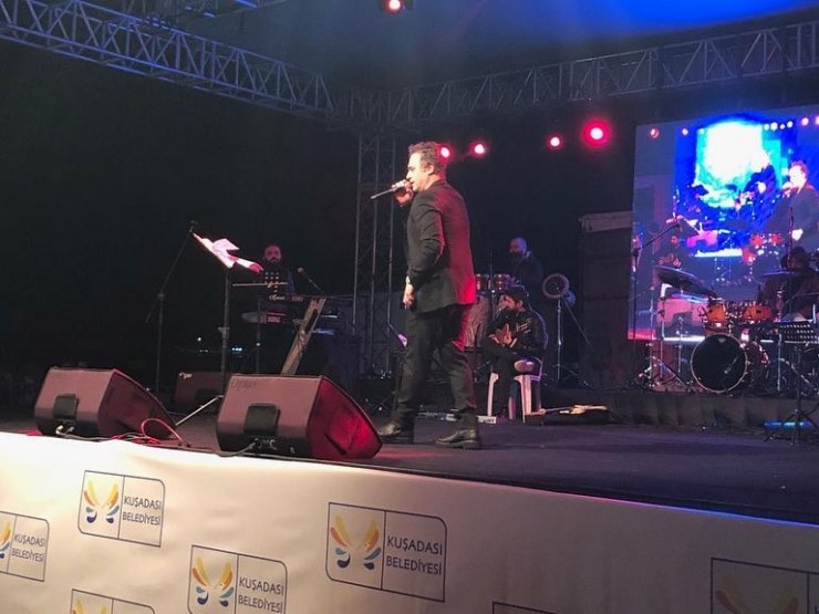 Kuşadası’nda Sevgililer Günü’ne özel aşk şarkıları konseri