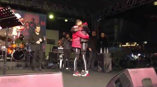 Kuşadası’nda Sevgililer Günü’ne özel aşk şarkıları konseri