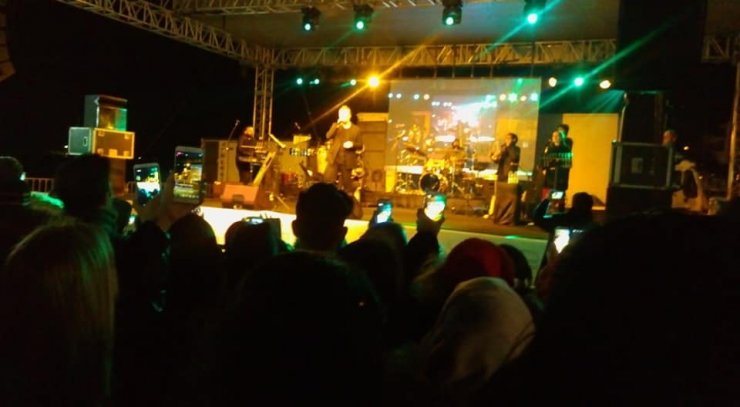 Kuşadası’nda Sevgililer Günü’ne özel aşk şarkıları konseri