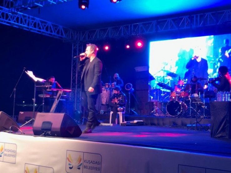 Kuşadası’nda Sevgililer Günü’ne özel aşk şarkıları konseri