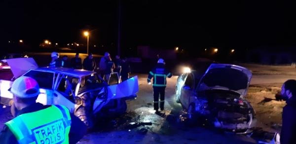 Aksaray'da iki otomobil çarpıştı: 3 yaralı