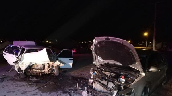 Aksaray'da iki otomobil çarpıştı: 3 yaralı
