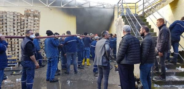 Filtre fabrikasında yangın; 12 işçi dumandan etkilendi