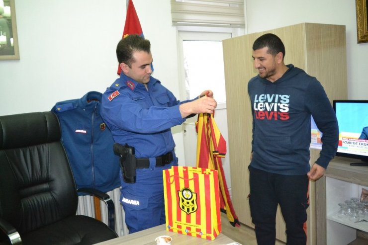 Malatyalı Komutana Evkur Yeni Malatyaspor forması sürprizi