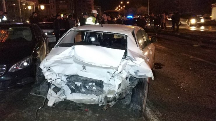Samsun’da 5 aracın karıştığı kazada 4 kişi yaralandı