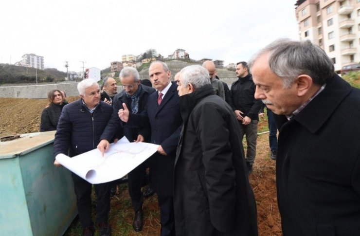 Ulaştırma ve Altyapı Bakanı Turhan, yapımı süren Kanuni Bulvarı’nda incelemelerde bulundu