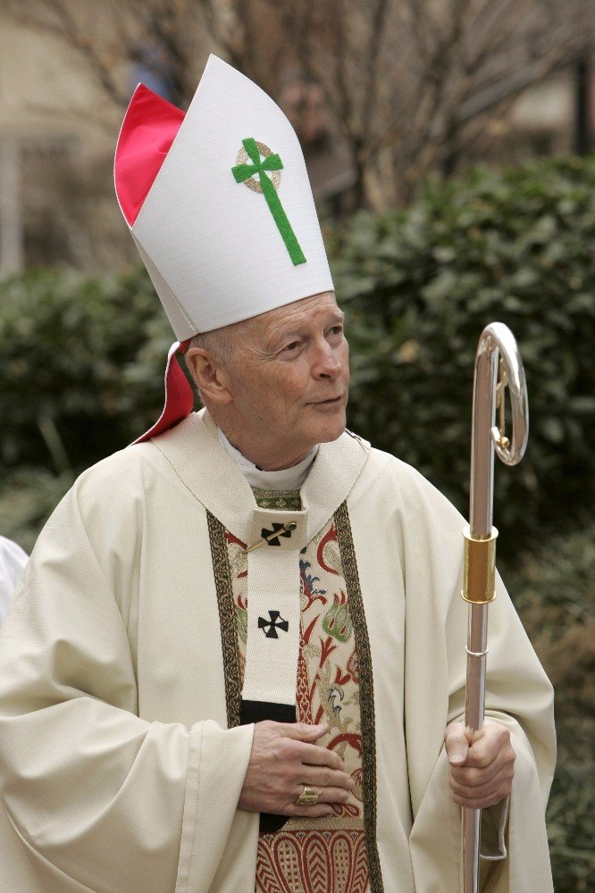 Vatikan, ilk defa bir kardinali cinsel taciz iddiasıyla kovdu