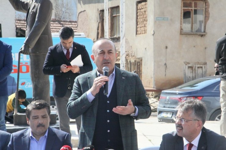 Bakan Çavuşoğlu Avrupa Parlamentosundaki ırkçılara yüklendi: "Bunlar faşisttir, bunlar İslam düşmanıdır"