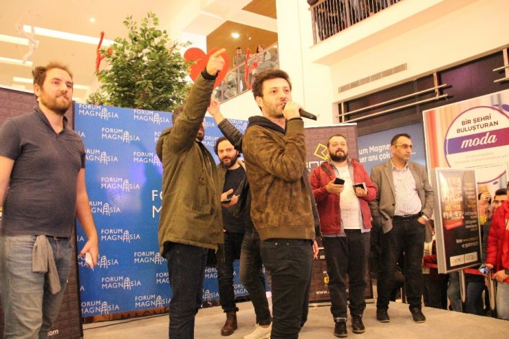 Ünlü oyuncudan sinema tekellerine gönderme