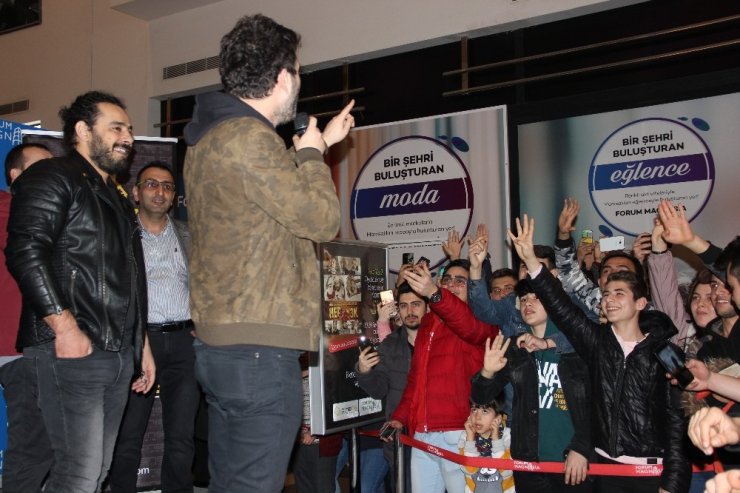 Ünlü oyuncudan sinema tekellerine gönderme