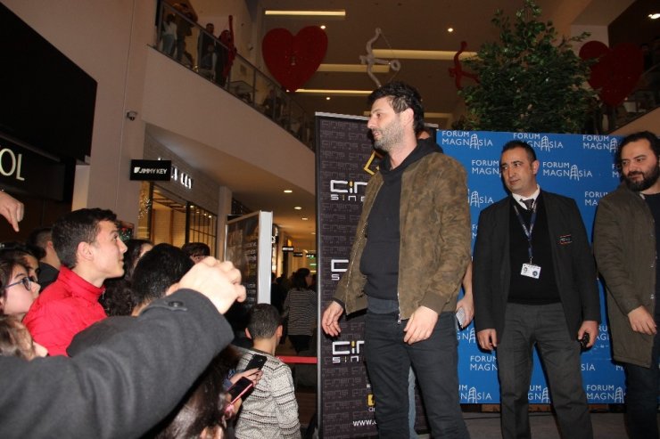 Ünlü oyuncudan sinema tekellerine gönderme