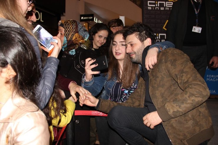 Ünlü oyuncudan sinema tekellerine gönderme