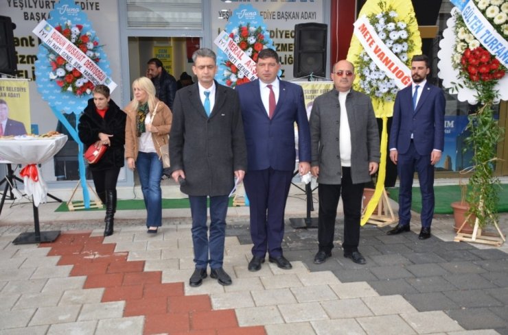İYİ Partili Parlak seçim bürosu açtı