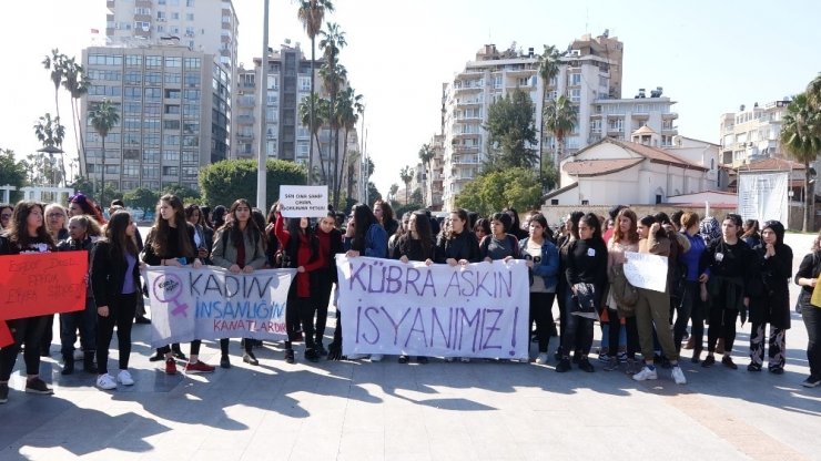 Öğrencileri Kübra öğretmen cinayetini protesto etti