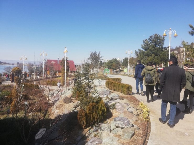 Güneşli havayı fırsat bilen Malatyalılar Tabiat Parkına koştu