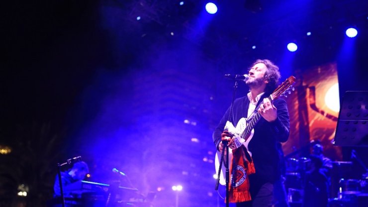 Fettah Can, Mersinlilere unutulmaz bir gece yaşattı