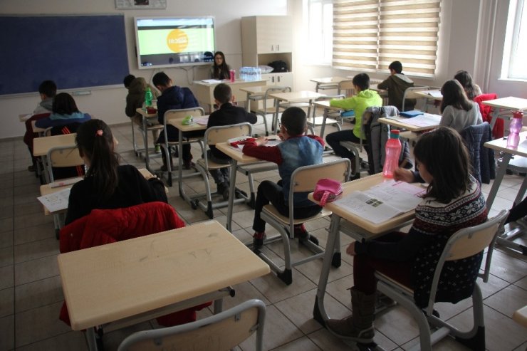 Cumhuriyet Üniversitesi Vakfı Okulları “Bursluluk ve Okula Kabul Sınavı” yapıldı