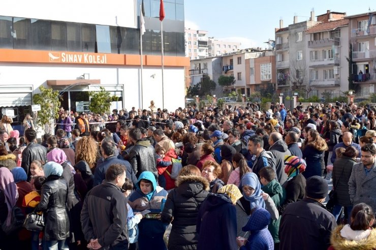 İzmir’de 10 bine yakın öğrencinin bursluluk sınavı heyecanı