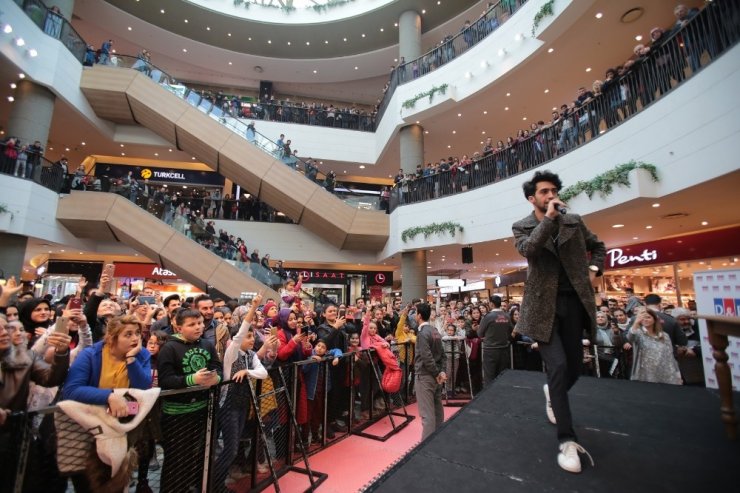 Çağatay Akman, İzmirli hayranlarıyla buluştu