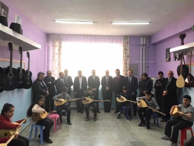 Koyulhisar’da müzik atölyesi sınıfı açıldı