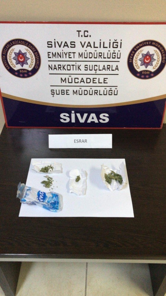 Sivas’ta sokak satıcılarına operasyon: 3 tutuklama