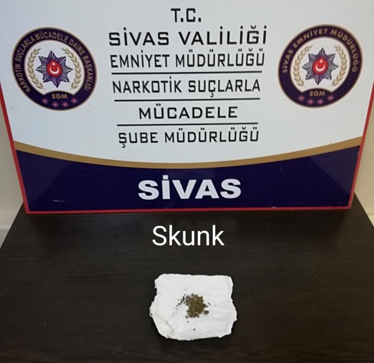 Sivas’ta sokak satıcılarına operasyon: 3 tutuklama