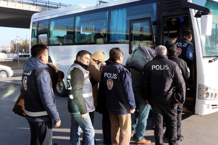 Kayseri’de FETÖ’den gözaltına alınan 13 kişi adliyeye çıkarıldı