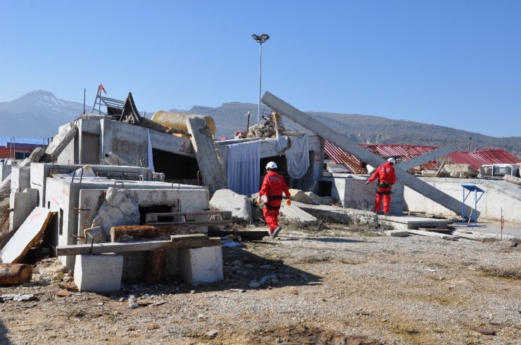 Afyonkarahisar’da gerçeği aratmayan deprem tatbikatı