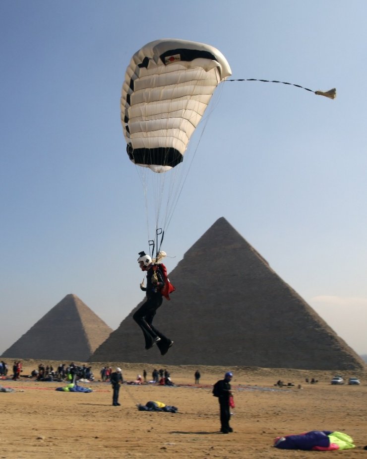 Mısır’da Paraşütle Atlama Festivali