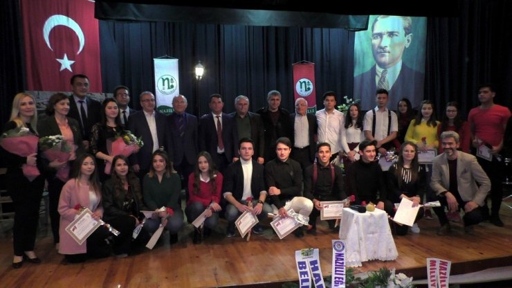 Nazilli Lisesinden anne ve babalara özel şiir ve müzik gecesi