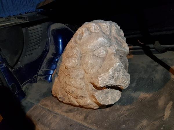 Roma dönemine ait aslan başı heykeli satarken yakalandılar