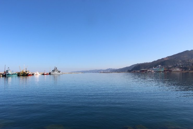 Trabzon’da kurulan deniz üssünün ilk askeri gemisi demirledi